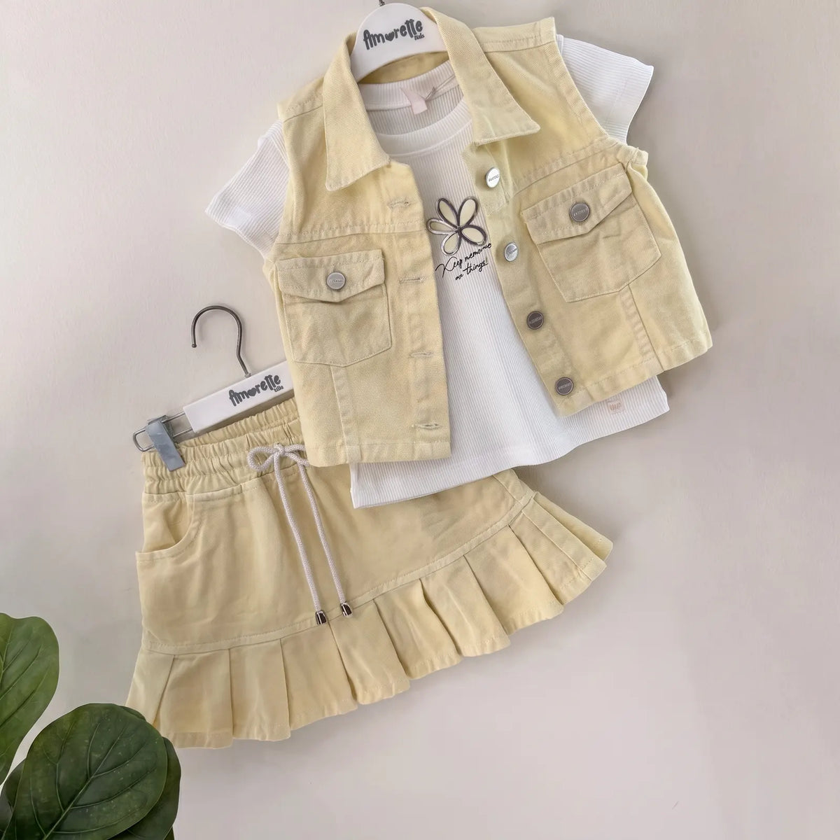 Que nota conjunto 3 prendas falda short chaleco y camisa REF: 21216