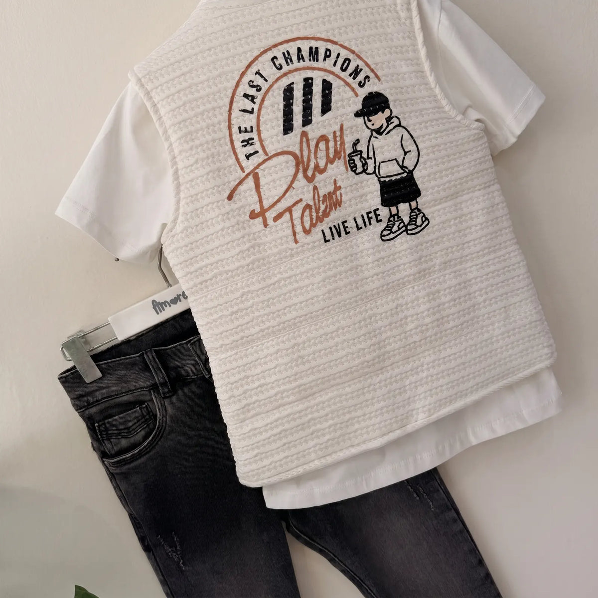 Que nota conjunto tres prendas jean chaleco y camisa