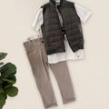 Que nota conjunto tres prendas chaleco camisa y pantalon