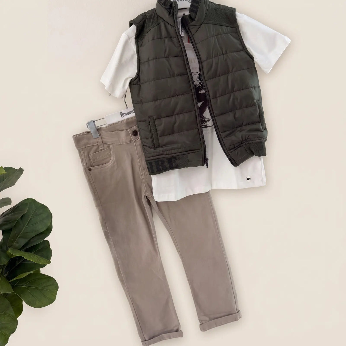 Que nota conjunto tres prendas chaleco camisa y pantalon