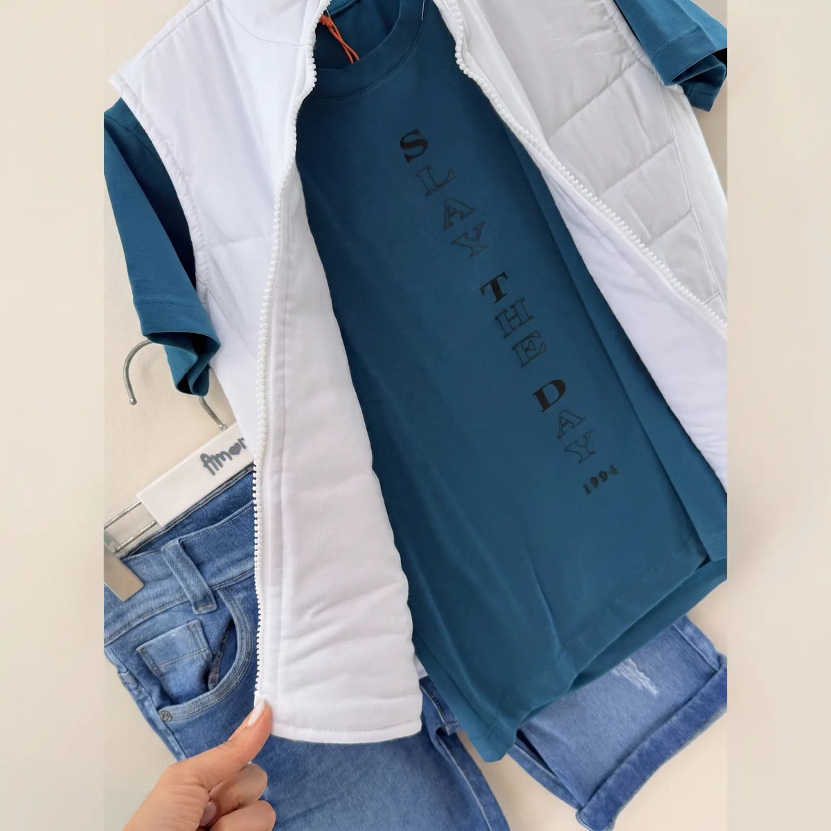 Que nota conjunto tres prendas niño con chaleco y bermuda