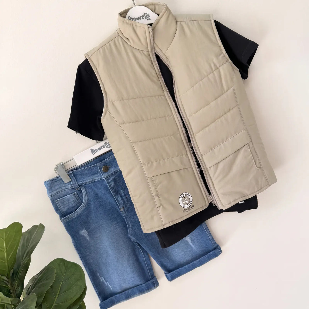 Que nota conjunto tres prendas niño con chaleco y bermuda