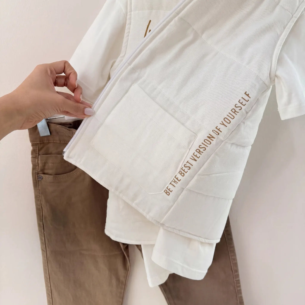 Que nota conjunto tres prendas niño con chaleco pantalon y bermuda