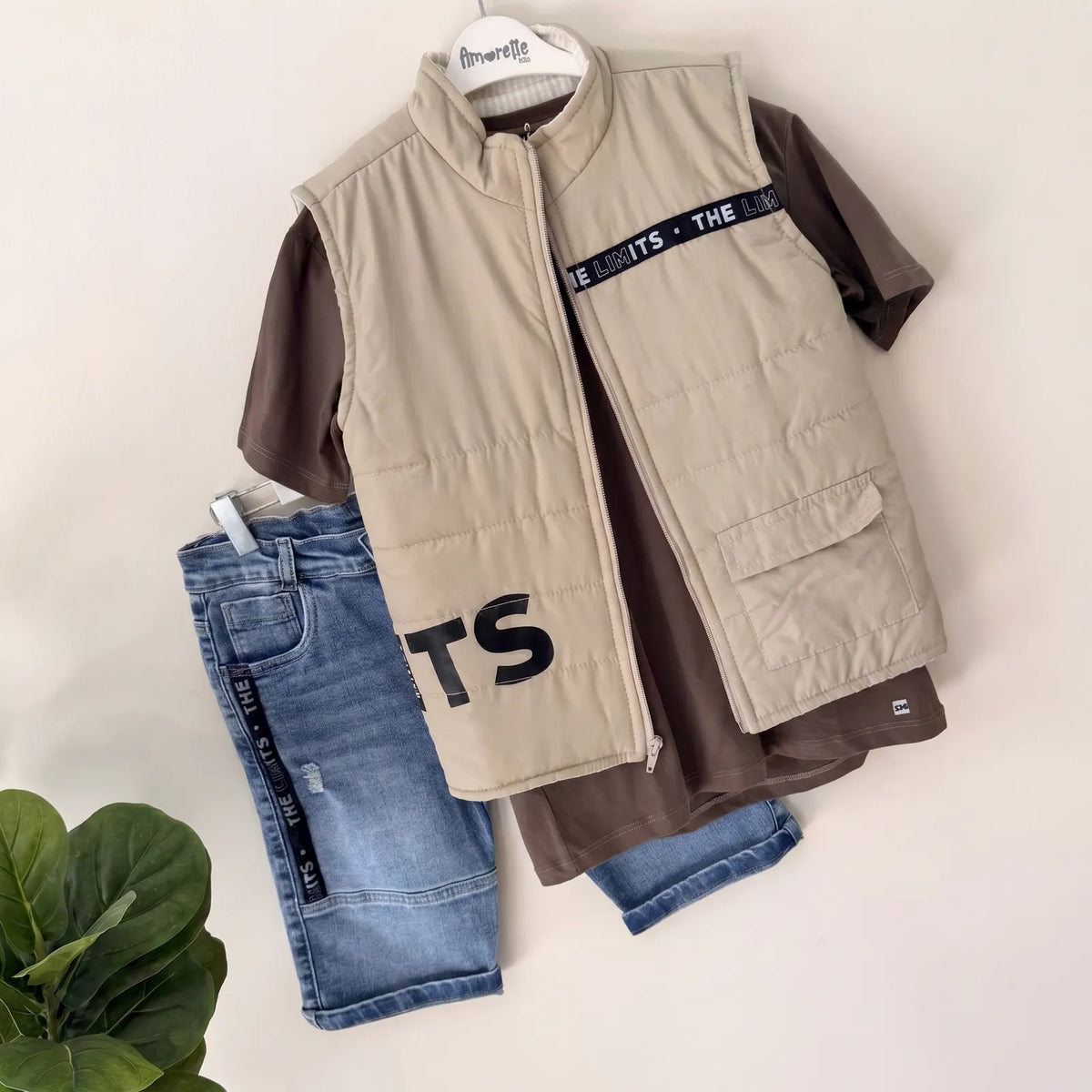 Que nota conjunto tres prendas chaleco camisa y bermuda