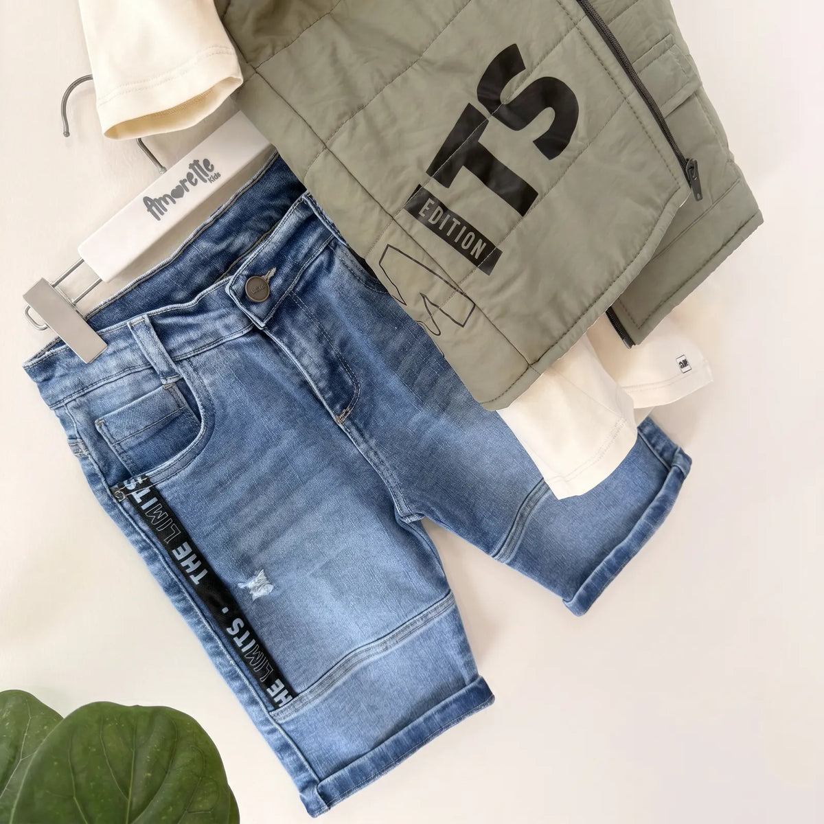Que nota conjunto tres prendas chaleco camisa y bermuda