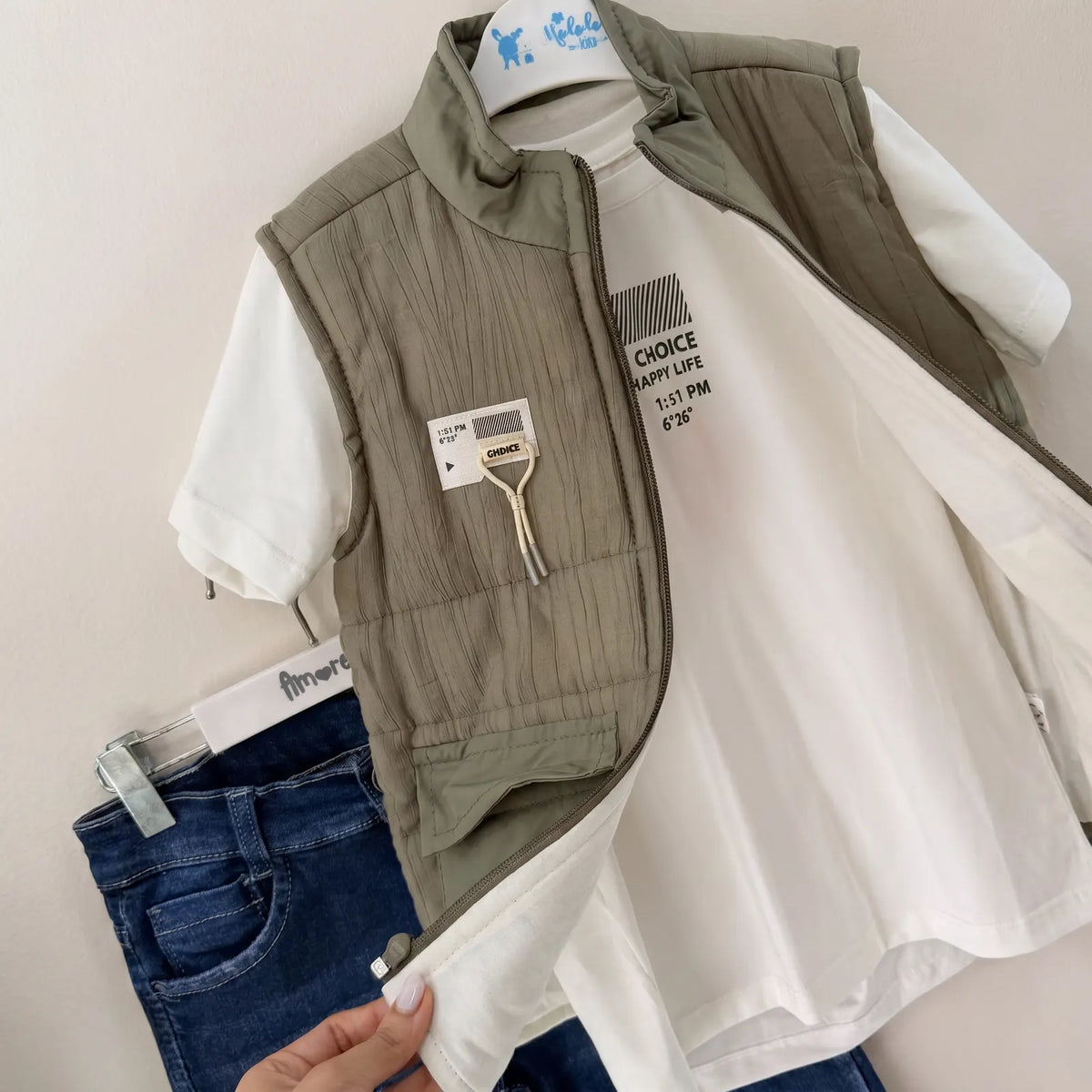 Que nota conjunto niño 3 prendas chaleco camisa y pantalon jean