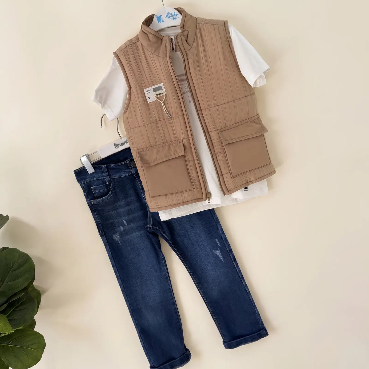 Que nota conjunto niño 3 prendas chaleco camisa y pantalon jean