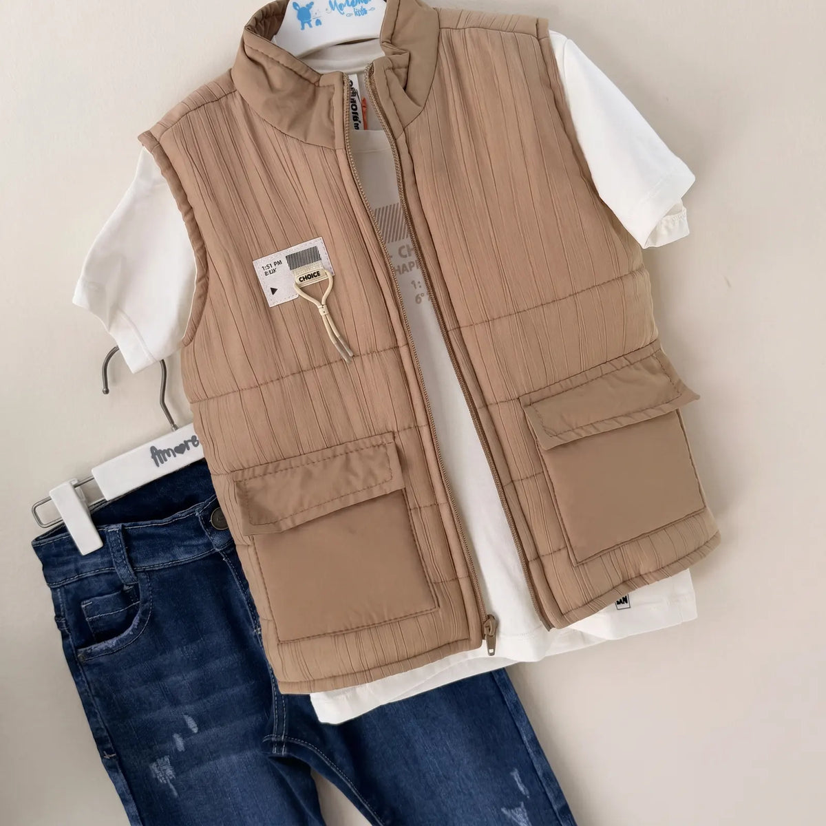 Que nota conjunto niño 3 prendas chaleco camisa y pantalon jean