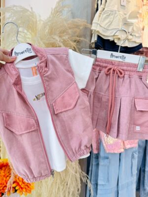 Que nota conjunto 3 piezas niña chaleco blusa y falda short